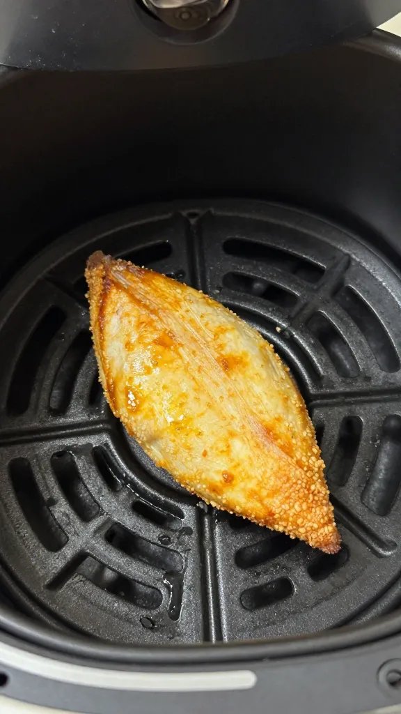 air fryer basket holding single tuna-loaded crisp